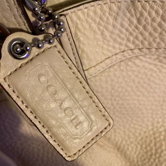 COACH A1072 F13733 Soho Cream Pebbled Leather Pleated Tote - Picture 2 of 11